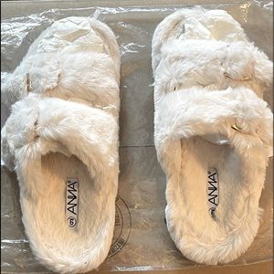BRAND NEW Cream Double Buckle Cozy Fur Slides 
Women’s Size 9
